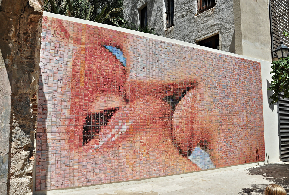 Fotomosaico mural del beso de Joan fontcuberta (1)